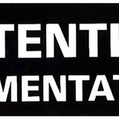 Plaque autocollante (Attention 2 alimentations) 