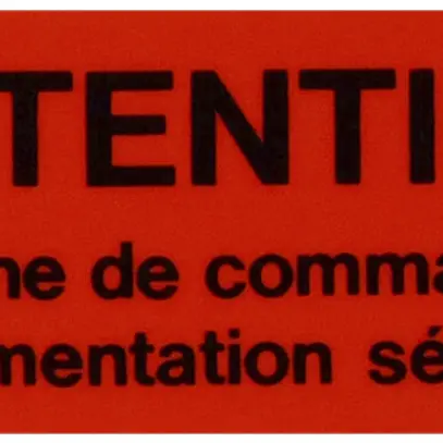 Plaque autocollante 80×30mm rouge (Attention ligne de commande) 