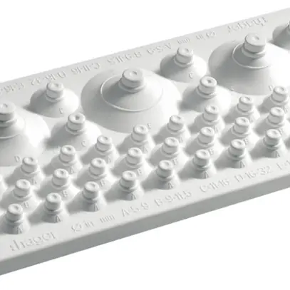 Plaque passe-câbles Hager univers pour armoires IP30/44/54 haut/bas 