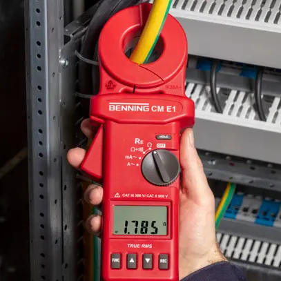 Pince ampèremétrique Benning CM E1 300VUC 35A 0.025…1500Ω Cat III 300V 