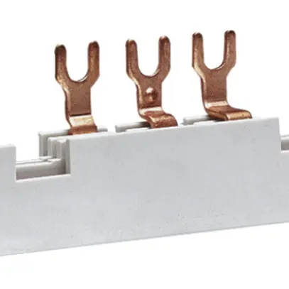 Blocco di raccordo Hager per 3 apparecchi 