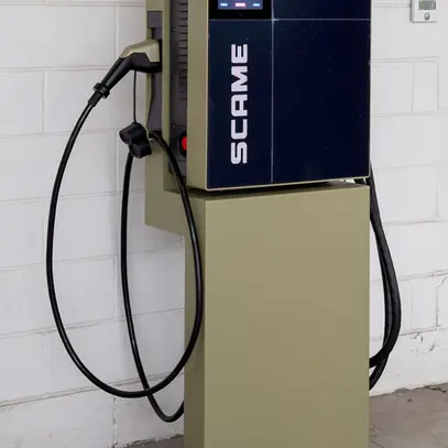 Station de charge murale Scame BE-D 25kW 60ADC 1×T2 CCS 1×CHAdeMO 4.5m IP55 